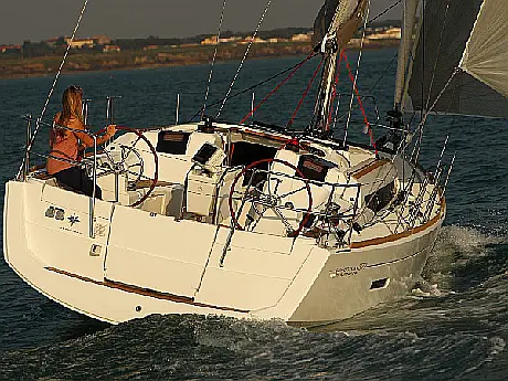 Sun Odyssey 379 - External image